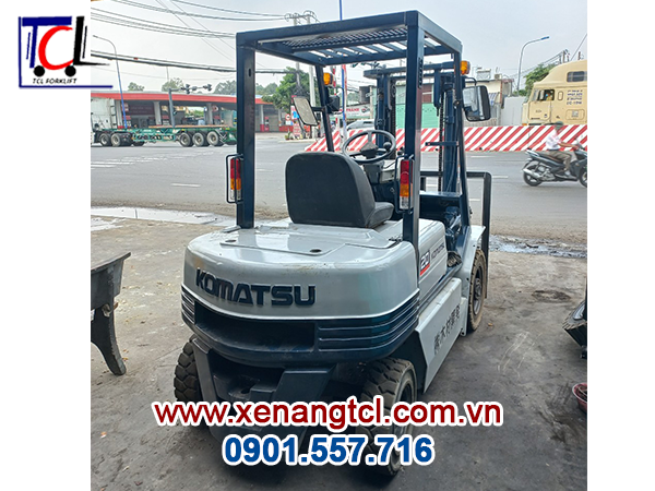 Xe nâng dầu hiệu Komatsu 2 tấn, Số tự động